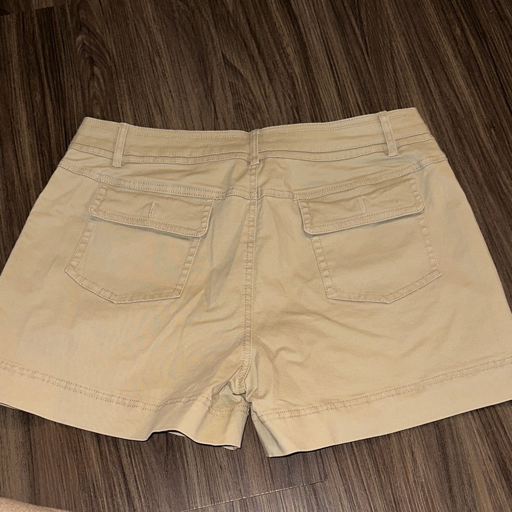 Flamingoals Women's Beige Cargo Shorts - Picture 7 of 8